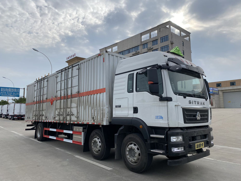 易燃液體廂式運(yùn)輸車(chē)，廂式運(yùn)輸車(chē)，楚勝汽車(chē)集團(tuán)