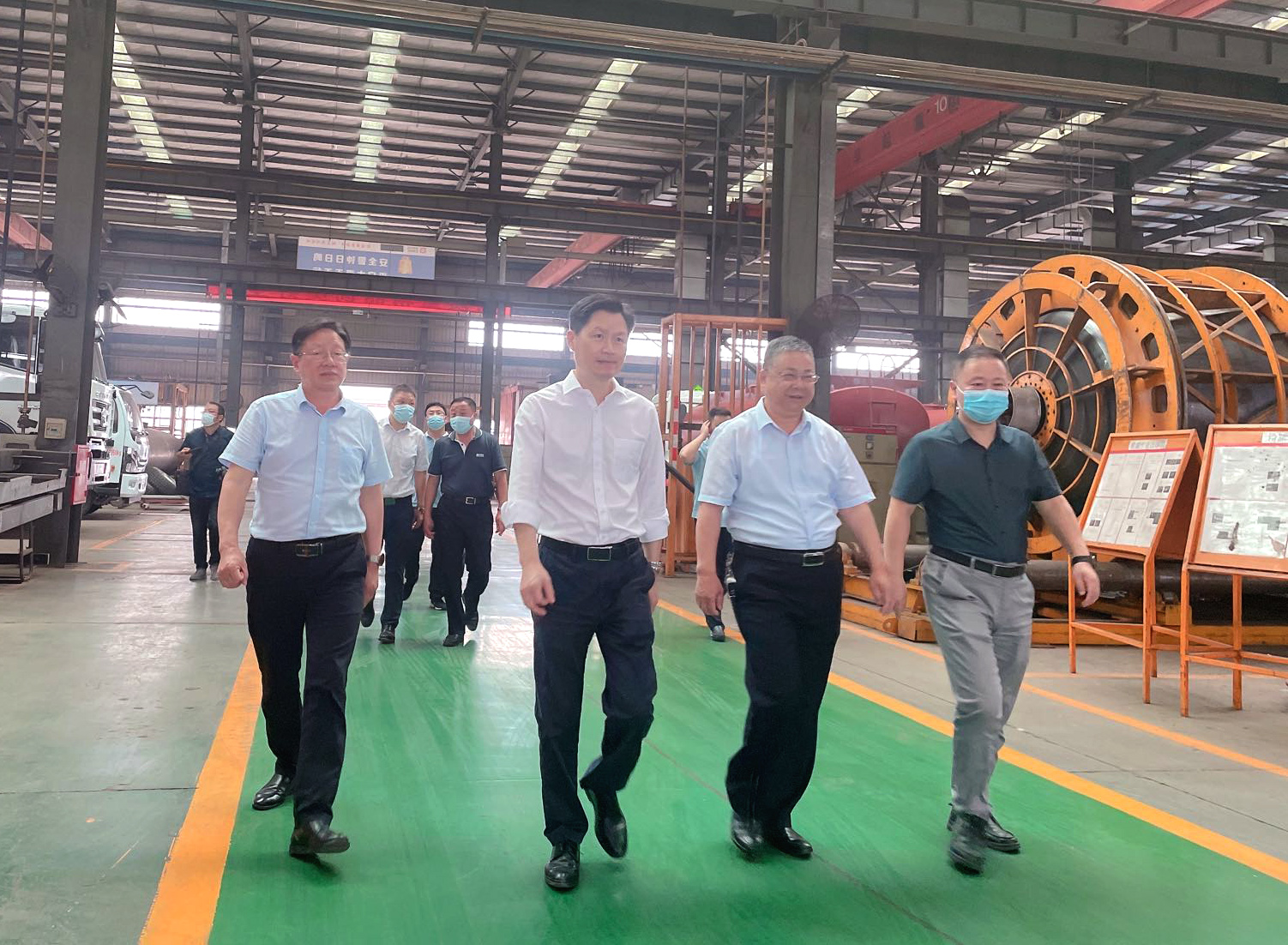 市委常委、常務(wù)副市長(zhǎng)甘國棟一行蒞臨楚勝汽車集團(tuán)調(diào)研